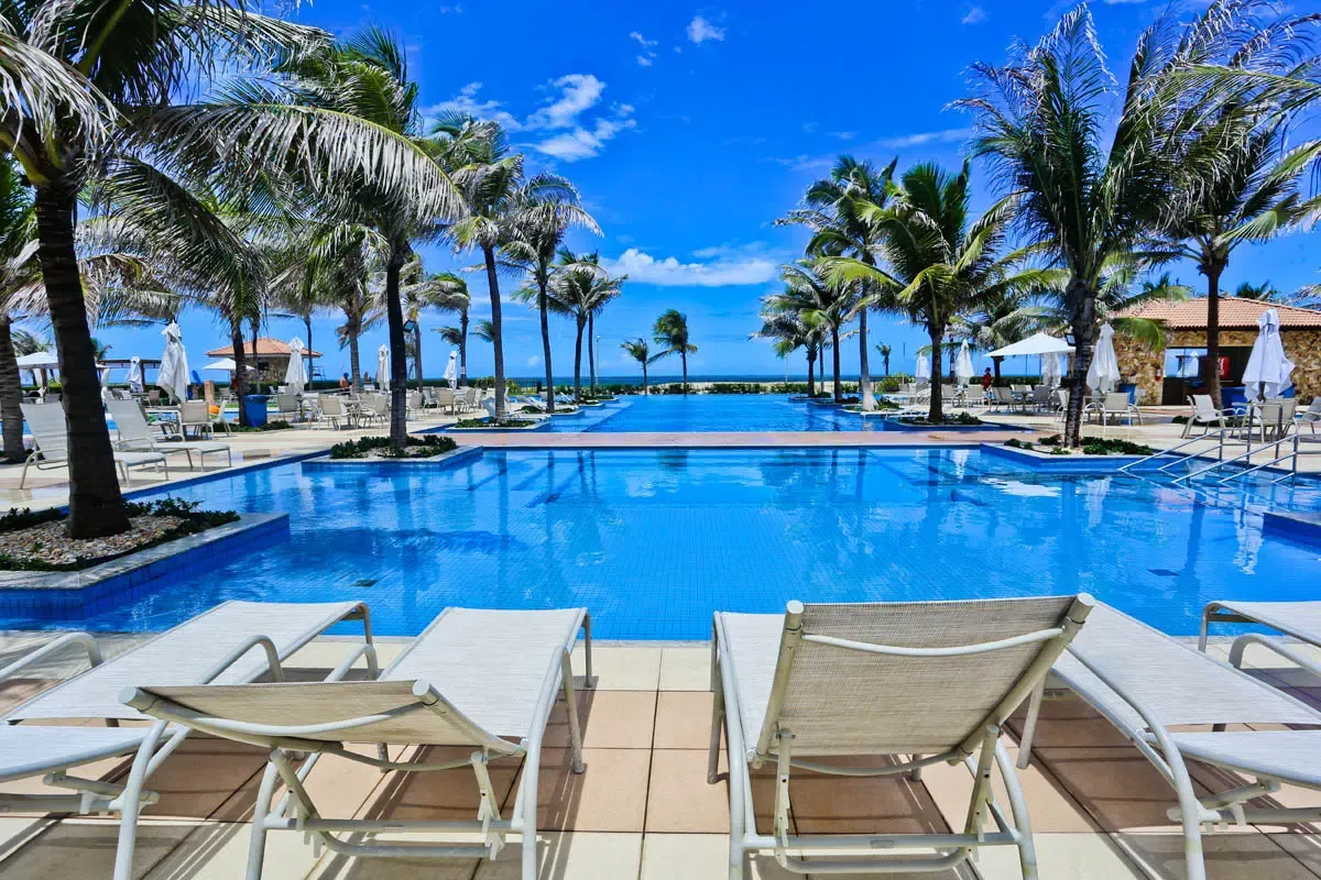 Área de lazer e piscinas do Condomínio Mandara Lanai