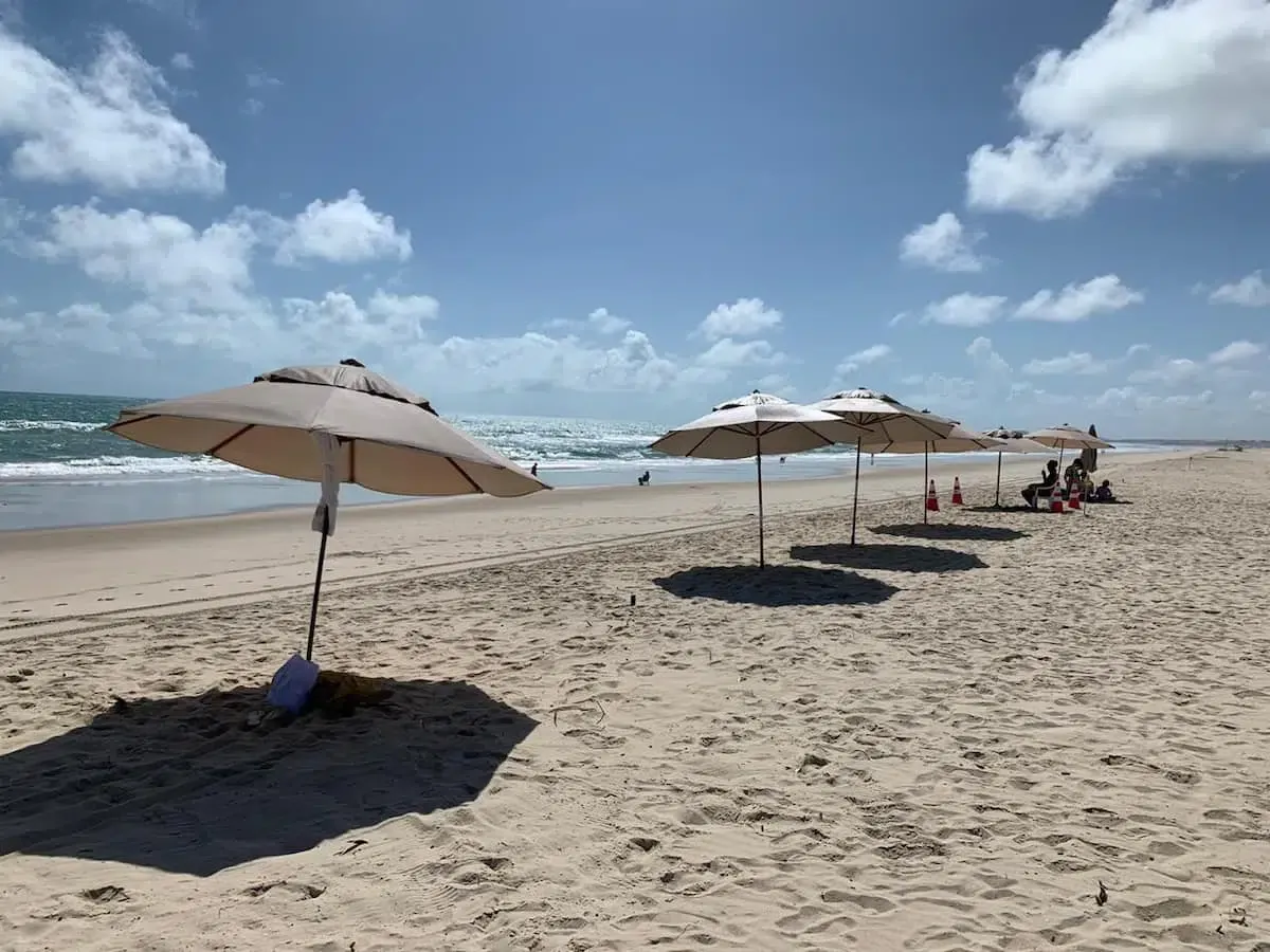 Praia de Porto das Dunas, pé na areia, a 2 minutos do condomínio