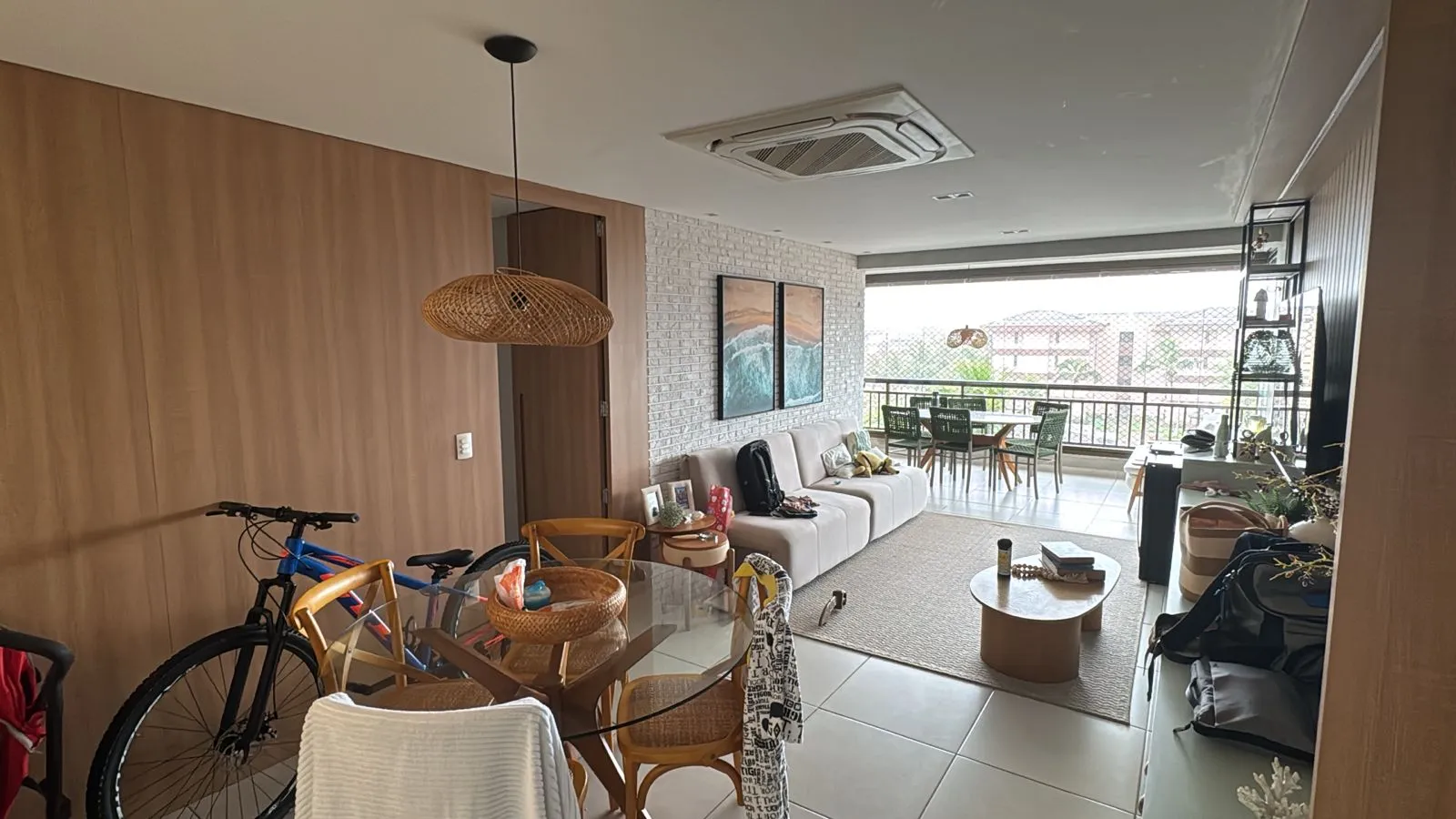 Sala de estar com TV, Netflix e Wi-Fi de alta velocidade